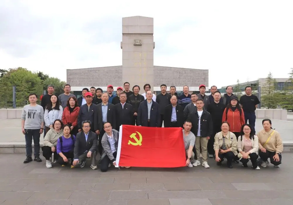 Changshu Polyester Co., Ltd. პარტიის ფილიალი აწყობს ვიზიტს იანჩენგის ახალი მეოთხე არმიის მემორიალურ დარბაზში